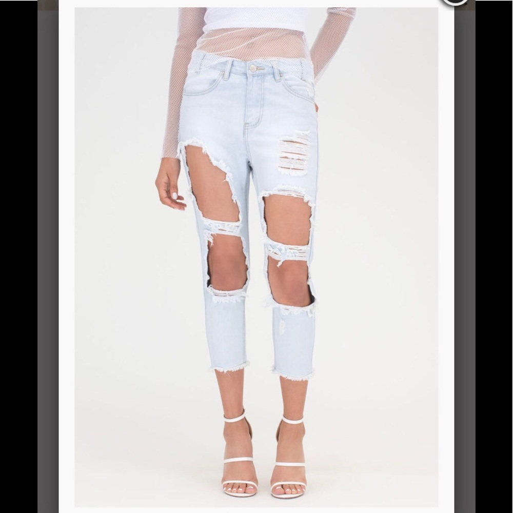 Fray Cropped Boyfriend Jeans